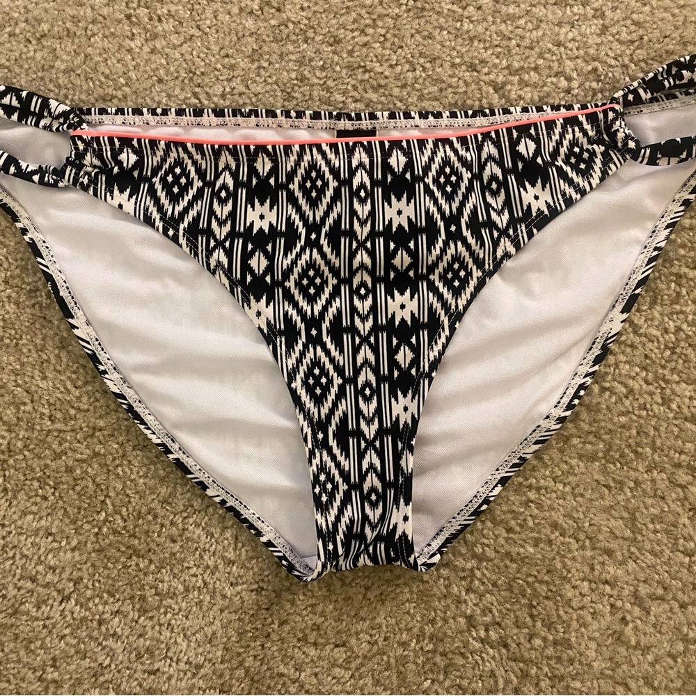EUC, Ninetysix Degrees Black and White Patterned Bikini Bottom, Sz XL